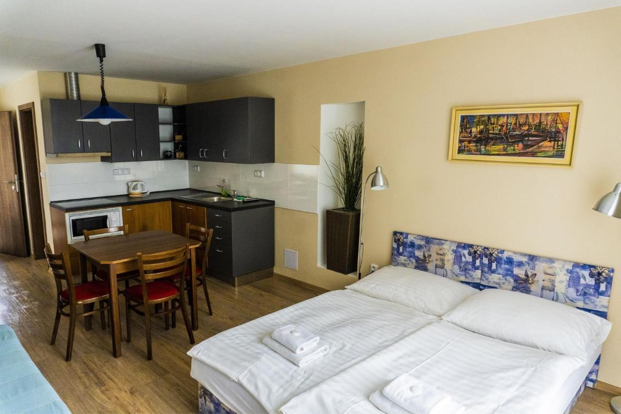 Studia a apartmány U Karla Turnov Esterno foto